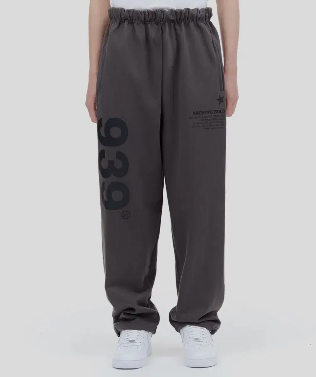 아카이브볼드 939 LOGO SWEAT PANTS (DARK GRAY)